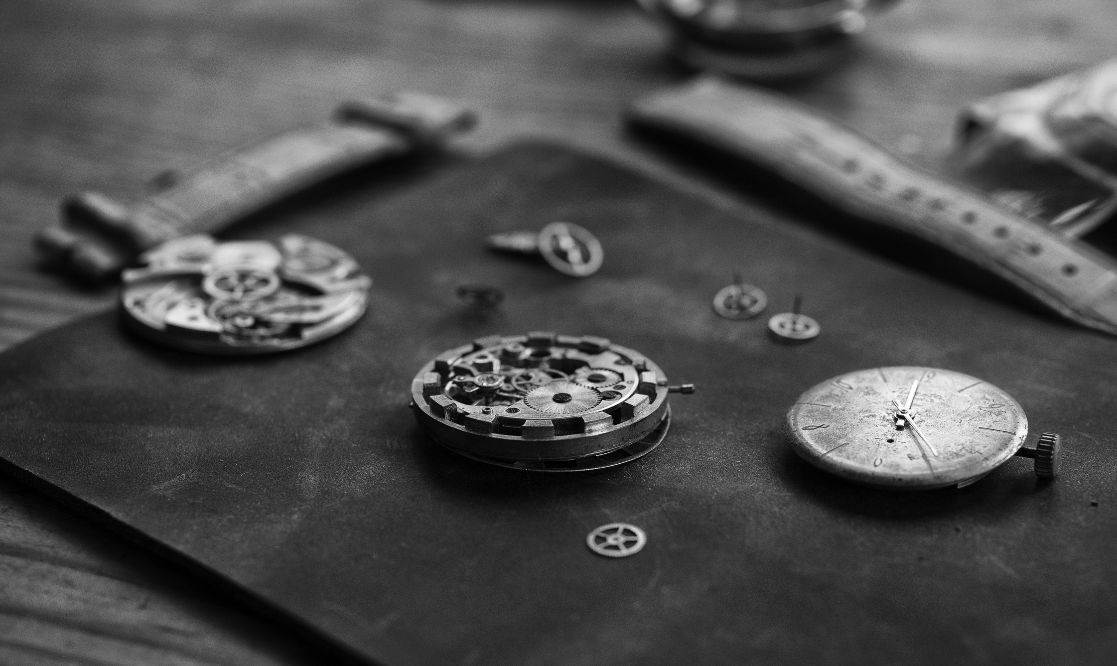 Watchmaker workbench and mechanical watch service